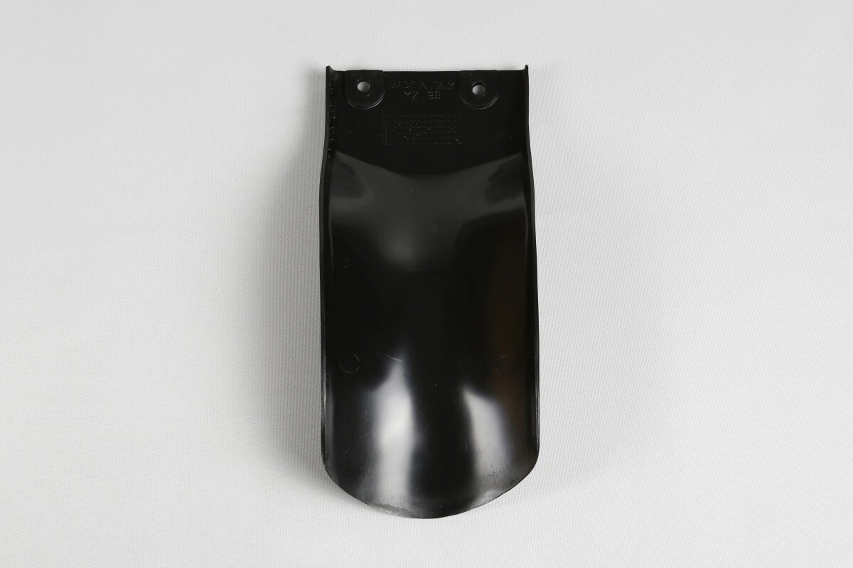 [UFO] Cubre amortiguador trasero [Color: Negro] Yamaha YZ 65-80-85-125-250-400 96-26, YZ 50TH 125-250 2024, YZ F 250-400-426-450 98-26, YZ F 50TH 250-450 2024… (7 modelos), WRF 96-26